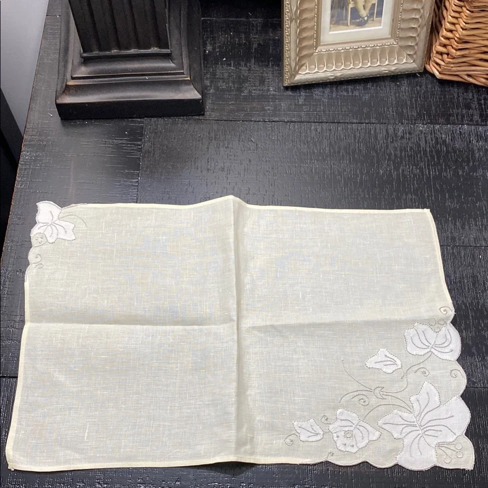 4 Vintage Madeira Style Embroidered Yellow Linen Placemat with Floral Design!